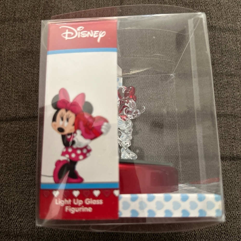 Disney Valentines Day Minnie Mouse Light Up Glass Figurine on Mirror Stand - Picture 4 of 8